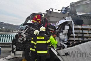 Na Lafranconi sa zrazili nákladiaky, zasahujú hasiči