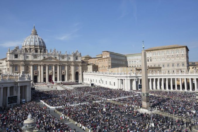 Pápež kanonizoval nových svätých, prvýkrát aj manželský pár