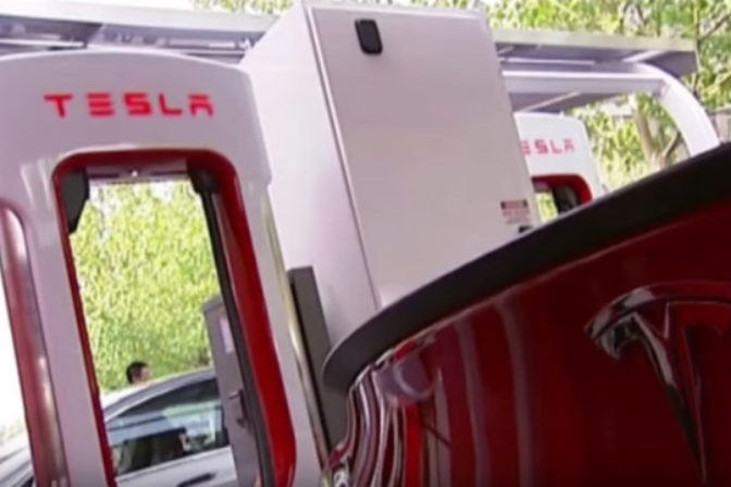 Tesla v cine.png