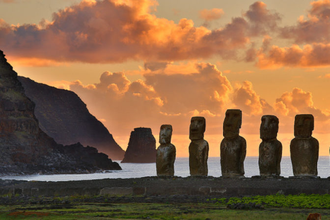 Tongariki_sunrise_by_jviks d5twux3.jpg
