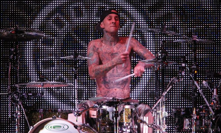 Travis Barker po nehode žiadal priateľov, aby mu vzali život
