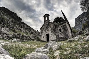 Expiations religious buildings frozen in time2__880.jpg