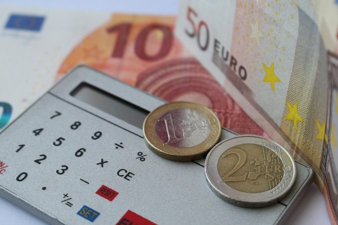 Euro, sporenie, peniaze, bankovky, mince kalkulačka