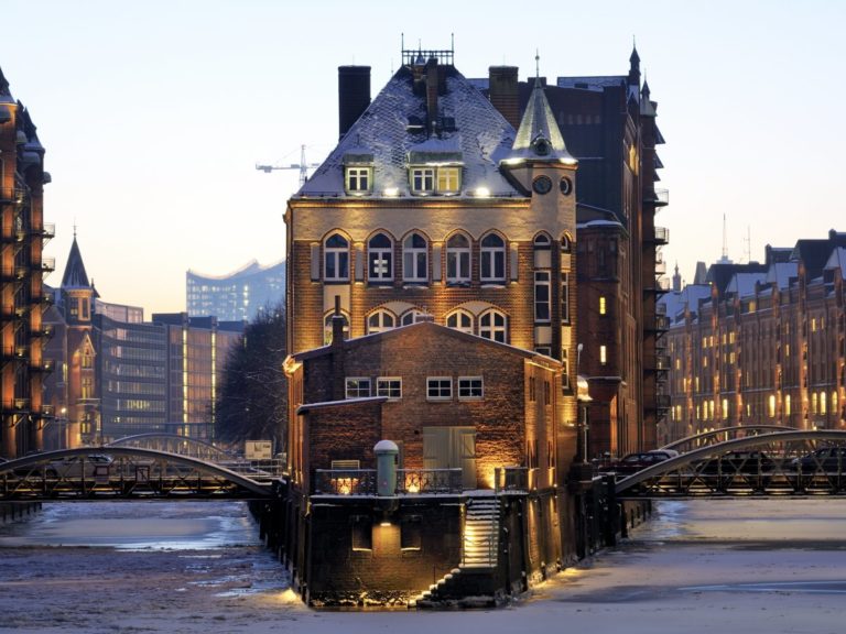Hamburg_harbor.jpg