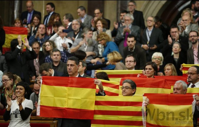 Katalánsky parlament hlasoval za rezolúciu o odtrhnutí od Španielska