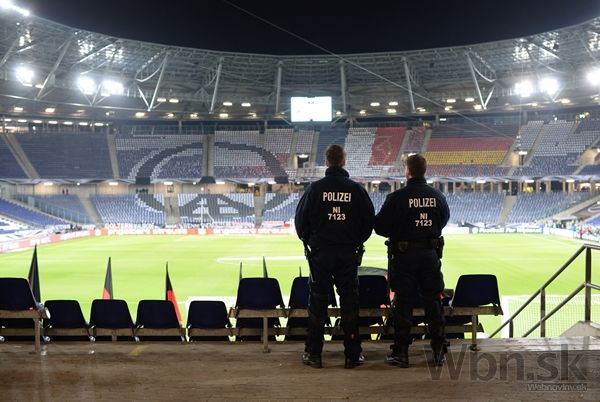 Nemecká polícia evakuovala štadión, prípravný duel zrušili