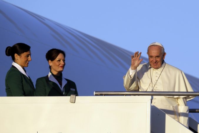Pápež František odletel do Afriky, chce byť poslom mieru