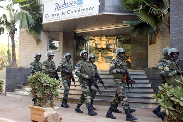 Pri rukojemníckej dráme v Bamaku zahynulo aj šesť Rusov