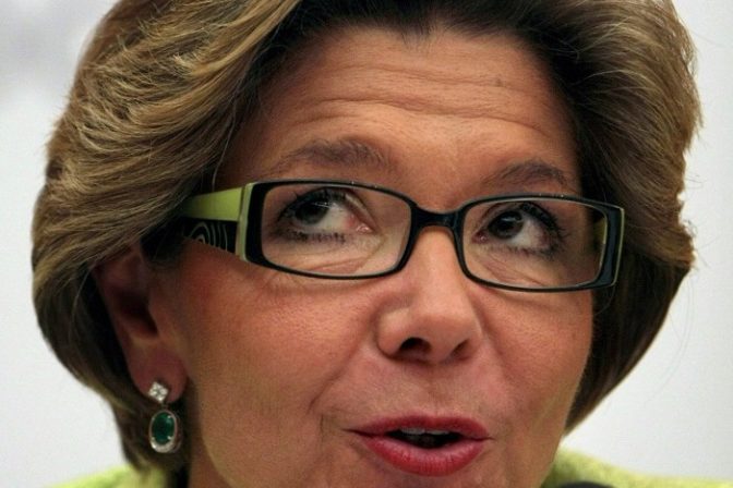 Regina Ovesny Straka.