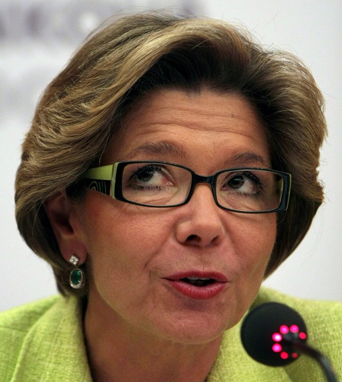 Regina Ovesny Straka.