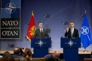 NATO rozšíri svoje rady, pozvánku dostala Čierna Hora