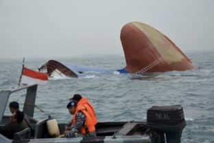 Potopená loď v Indonézii