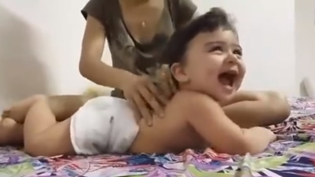 Video: Aj takúto masáž môžte dopriať vášmu bábätku