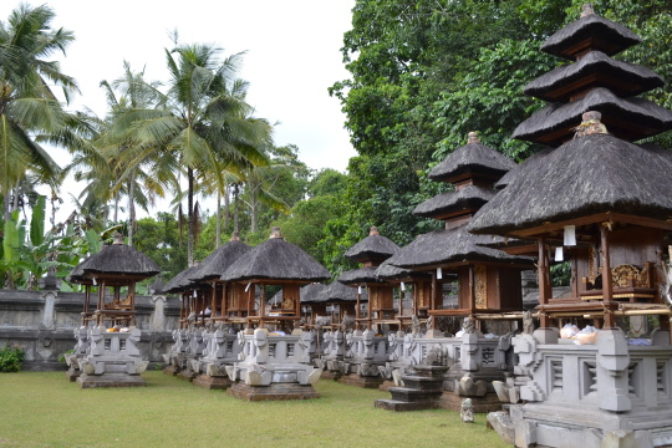 02 jednota v roznorodosti kazda obec ma minimalne tri chramove komplexy 1.jpg