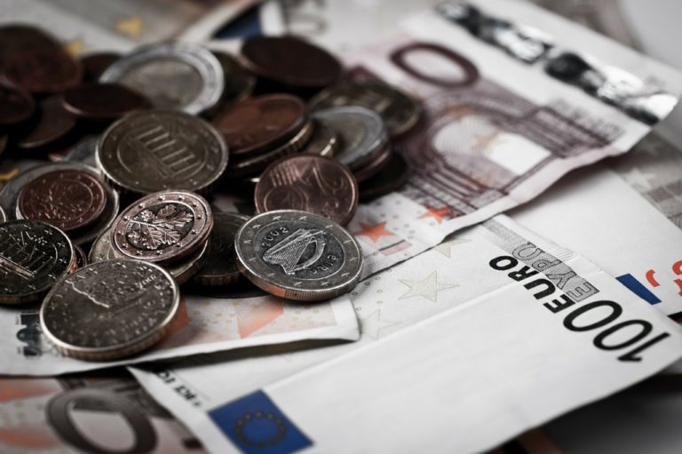Euro, peniaze, bankovky, mince