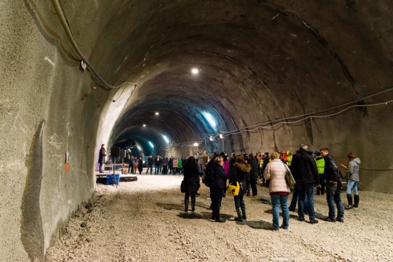 Prerazili tunel Považský Chlmec na diaľnici D3 pri Žiline