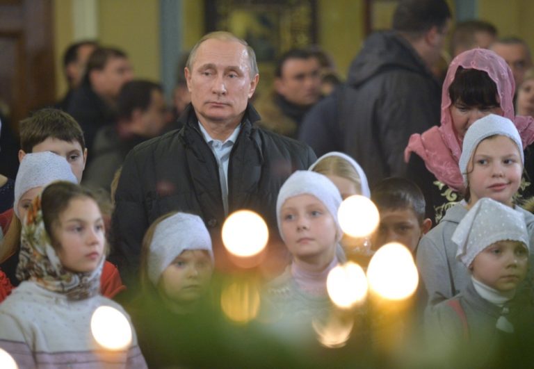Putin sa nečakane dostavil na vianočnú omšu v strednom Rusku