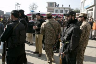 Taliban napadol univerzitu v Pakistane