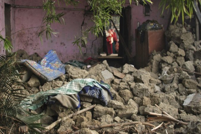 V Indii zabíjalo zemetrasenie, hlásia aj desiatky zranených