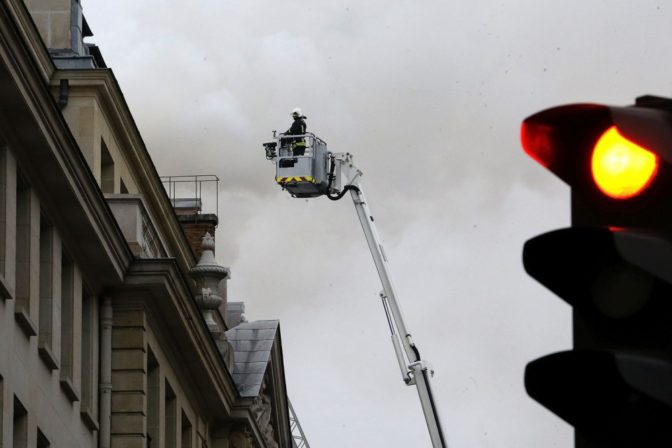 V rekonštruovanom hoteli Ritz v Paríži vypukol veľký požiar