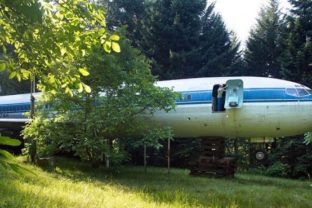 Video: Muž prerobil starý Boeing na obývané miesto