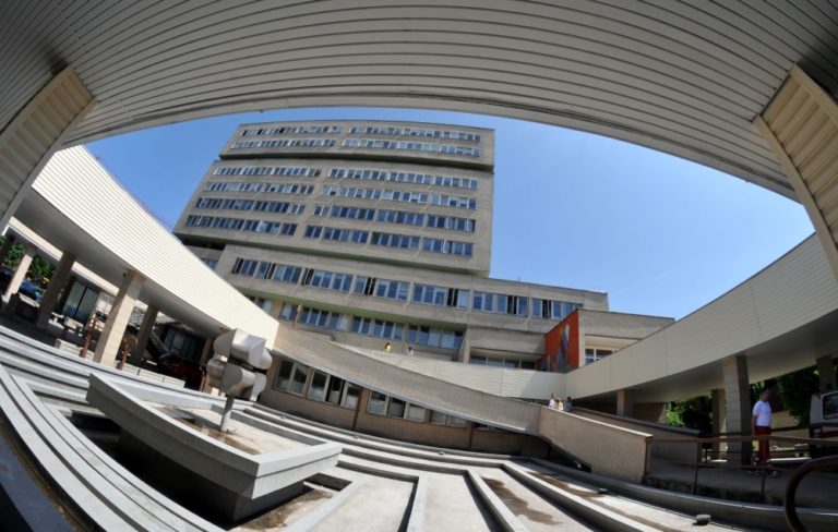Fakultná nemocnica s poliklinikou v Prešove.