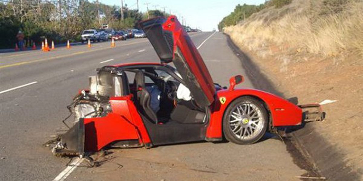 Ferrari enzo nehoda.jpg