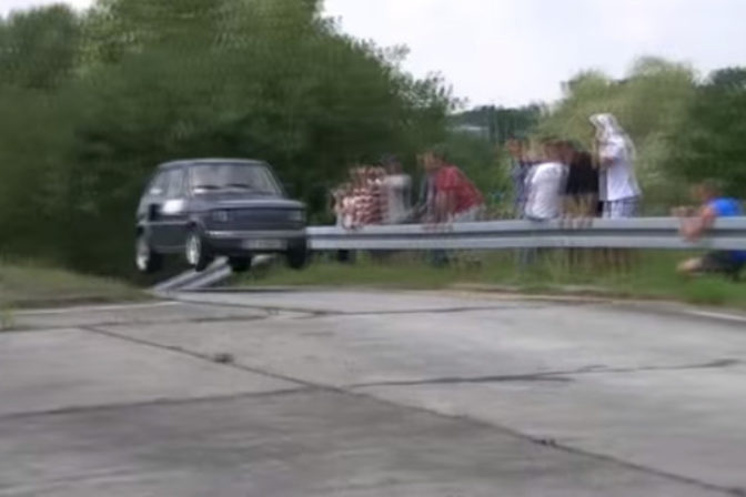 Fiat 126 s motorom hodna cbr 900rr.png