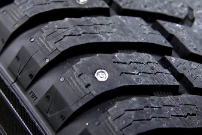 Nokian pneu s hrotmi.png