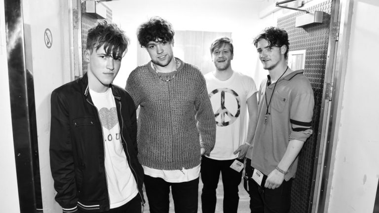 Pri autonehode zahynuli všetci členovia skupiny Viola Beach