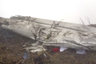 V Nepále sa zrútilo ďalšie lietadlo