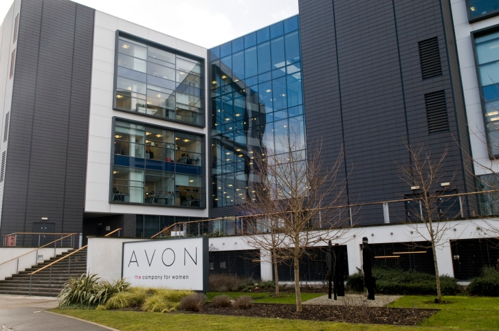 Avon prepustí 2 500 zamestnancov