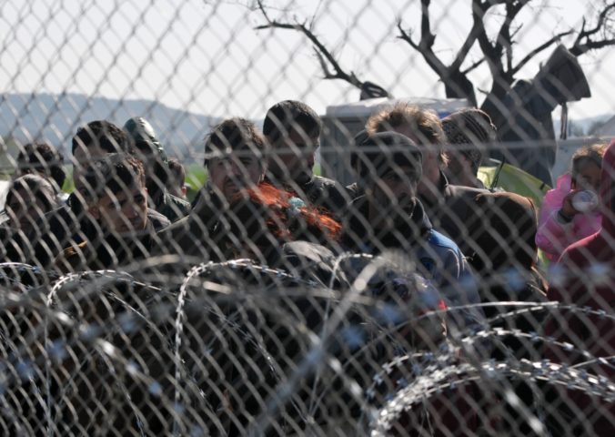 Fico s Kaliňákom si pozreli plot na hranici Grécka s Macedónskom