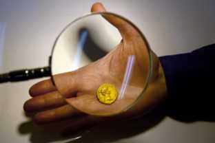 Izraelčanka našla vzácnu 2000 ročnú zlatú mincu