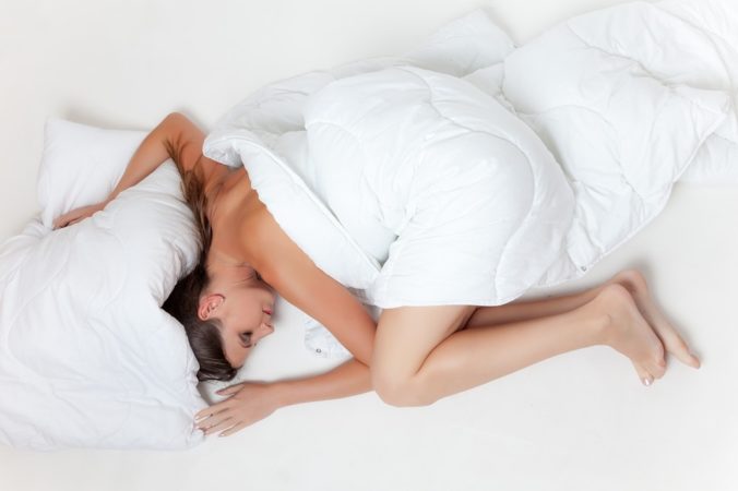Jednoduchý trik, ktorý vám pomôže zaspať