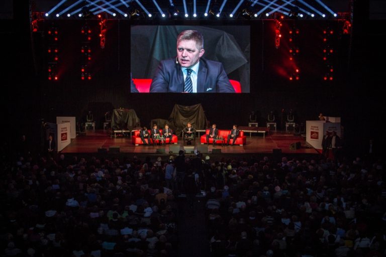 Obrazom: Na posledný míting Smeru prišlo tisíce ľudí