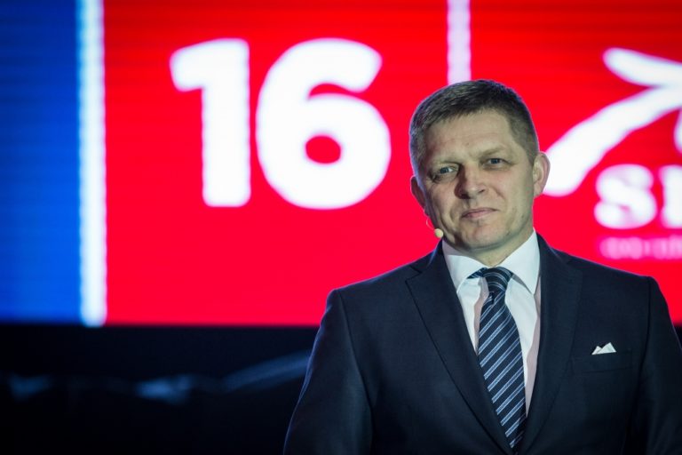 Obrazom: Na posledný míting Smeru prišlo tisíce ľudí