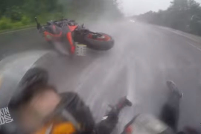 Palec hore ako zachranil svoju priatelku.png