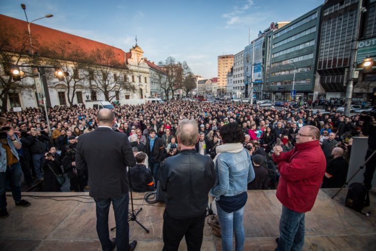 Protest Chceme vládu, nie zradu!