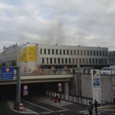 Teror v Bruseli: Výbuchy otriasli letiskom a metrom