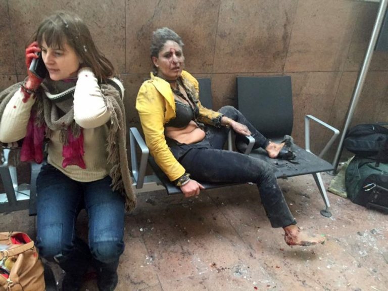 Teror v Bruseli: Výbuchy otriasli letiskom a metrom