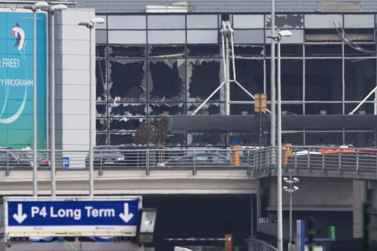 Teror v Bruseli: Výbuchy otriasli letiskom a metrom