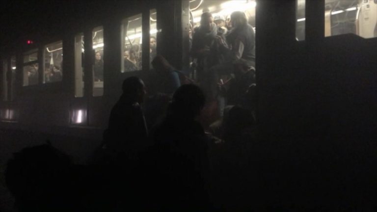 Teror v Bruseli: Výbuchy otriasli letiskom a metrom