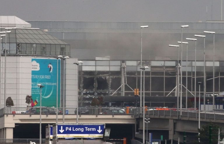 Teror v Bruseli: Výbuchy otriasli letiskom a metrom