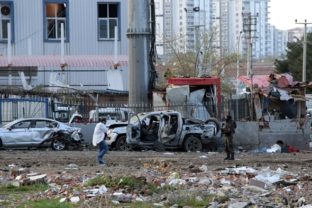 Tureckým mestom Diyarbakir otriasol výbuch