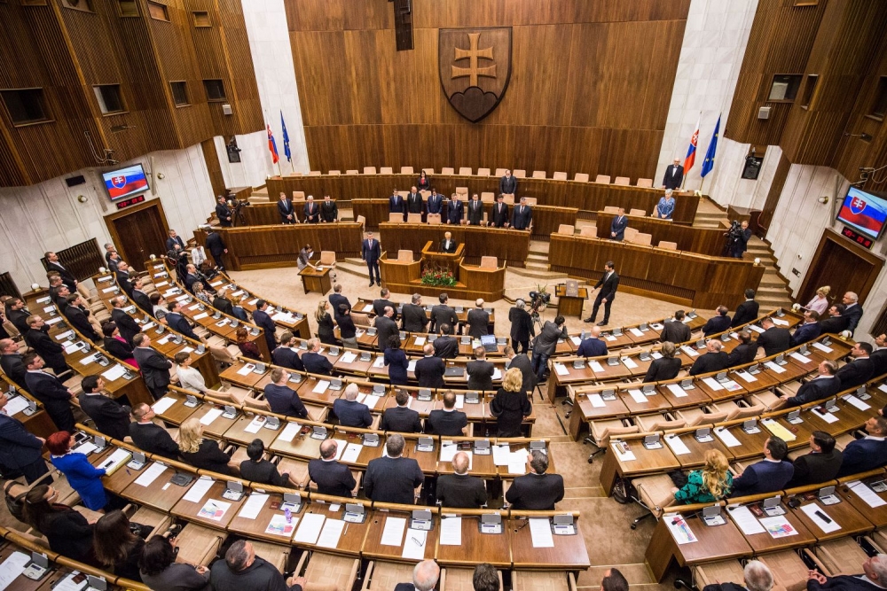 Ustanovujúca schôdza parlamentu: Poslanci zložili aj sľub