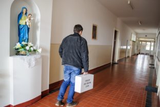 V Misijnom dome v Nitre volili kňazi na dôchodku