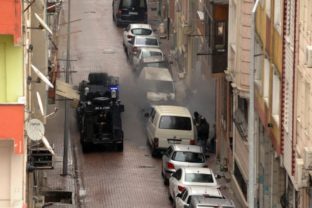 Video: V Istanbule zastrelili dve ženy, zaútočili na políciu