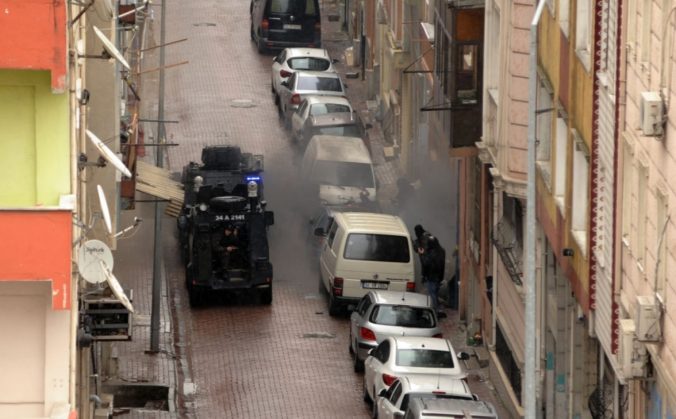 Video: V Istanbule zastrelili dve ženy, zaútočili na políciu