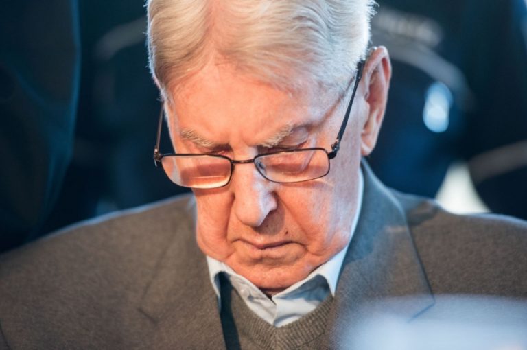 Bývalý dozorca SS v Auschwitzi sa ospravedlnil za mlčanie